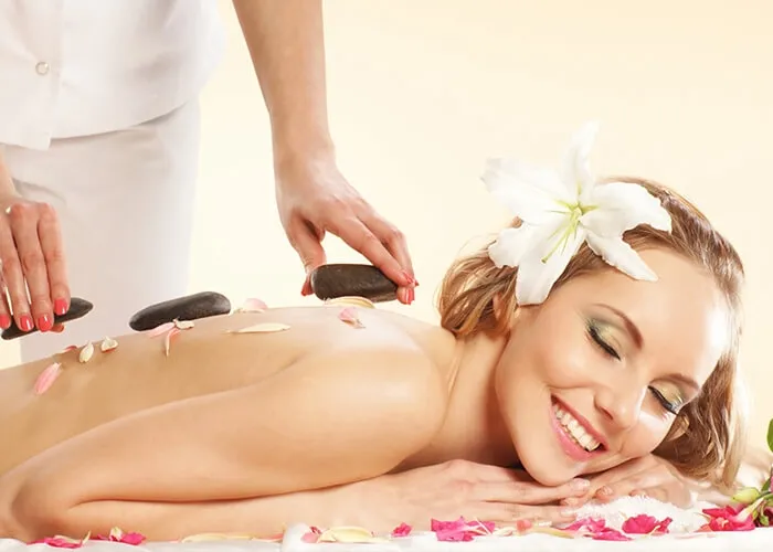 Stresten Arınmanın En Doğal Yolu: Şifalı Yağlarla Aromaterapi Masajı